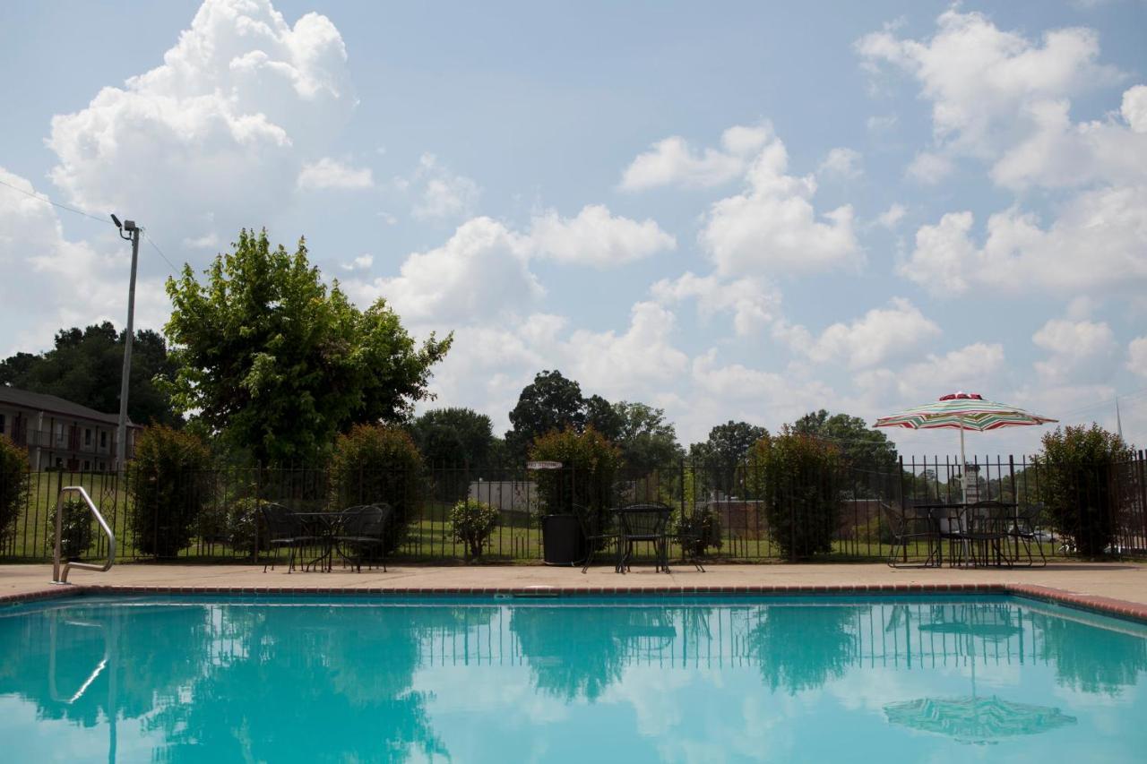 Red Roof Inn & Suites Jackson, Tn Bagian luar foto