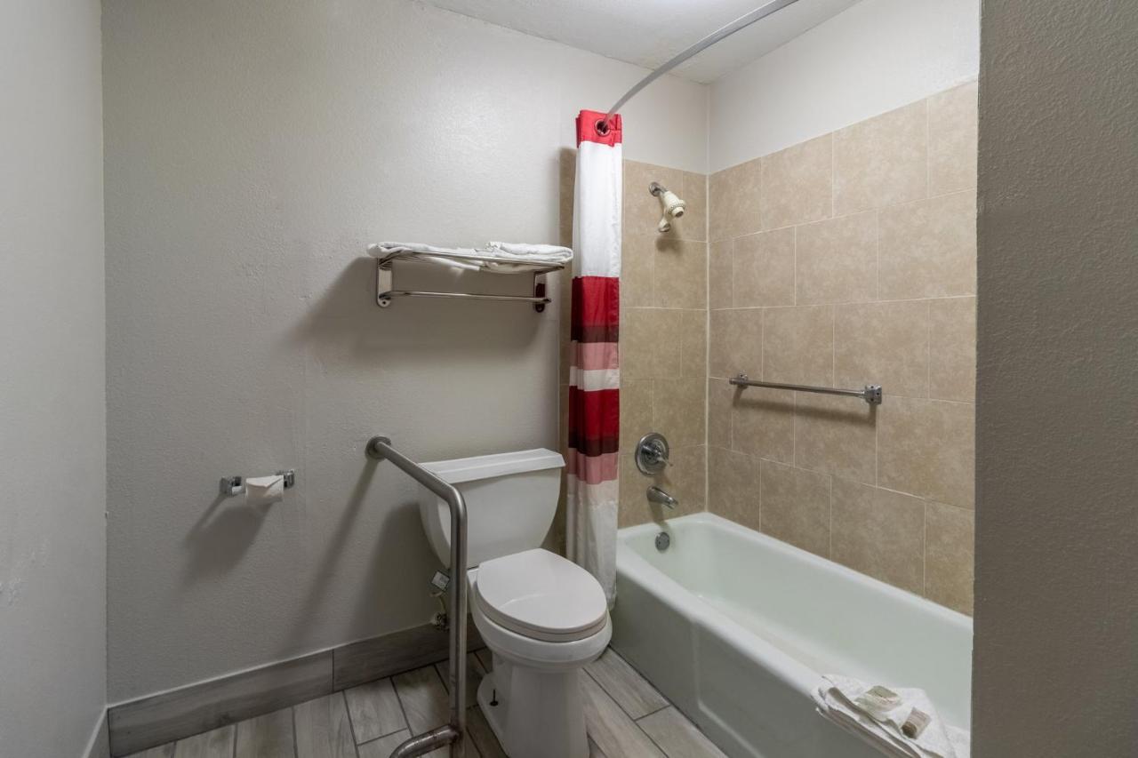 Red Roof Inn & Suites Jackson, Tn Bagian luar foto