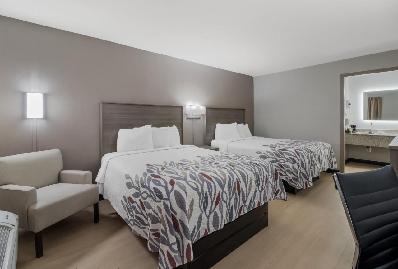 Red Roof Inn & Suites Jackson, Tn Bagian luar foto