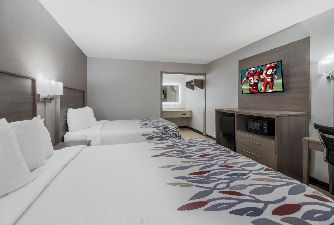 Red Roof Inn & Suites Jackson, Tn Bagian luar foto