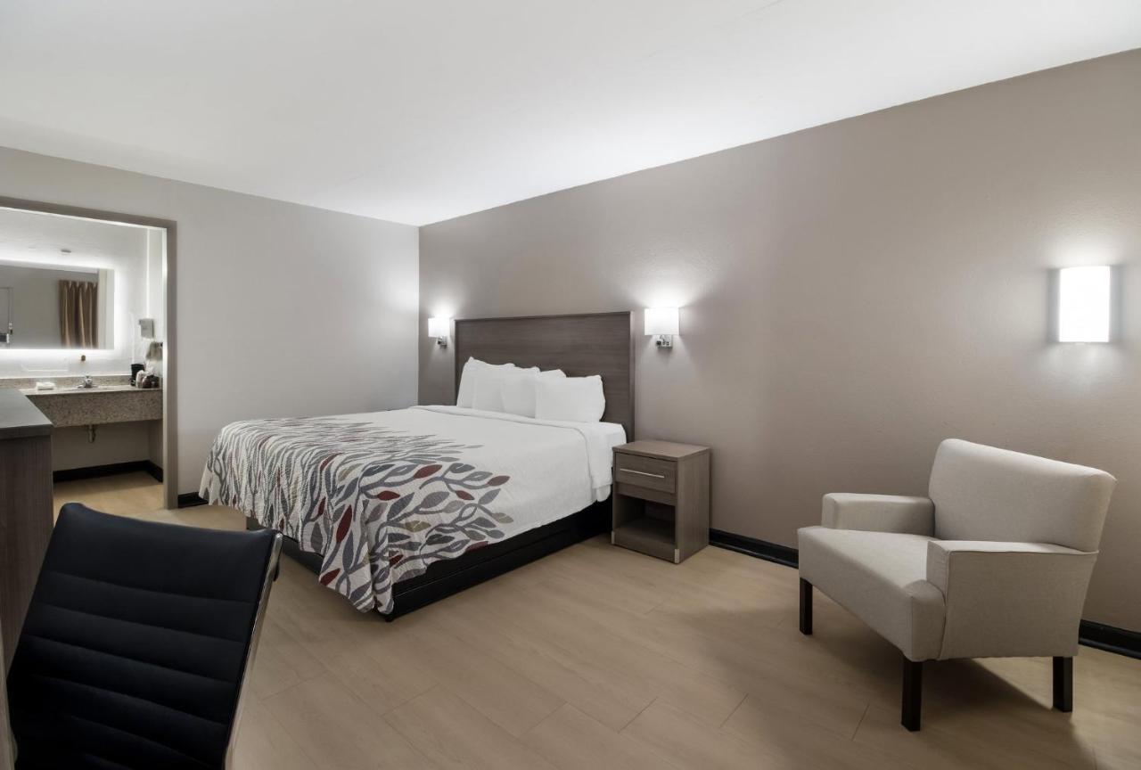 Red Roof Inn & Suites Jackson, Tn Bagian luar foto