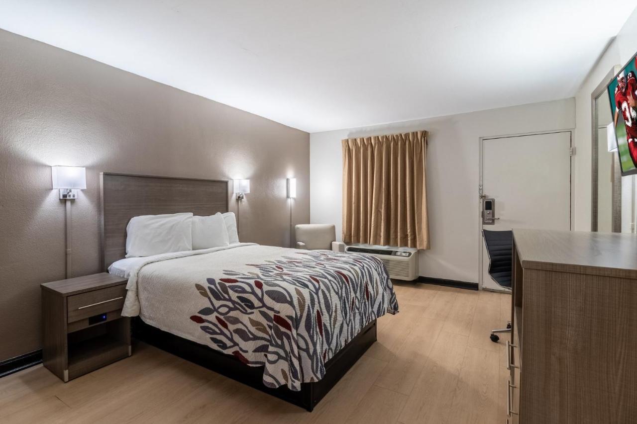 Red Roof Inn & Suites Jackson, Tn Bagian luar foto