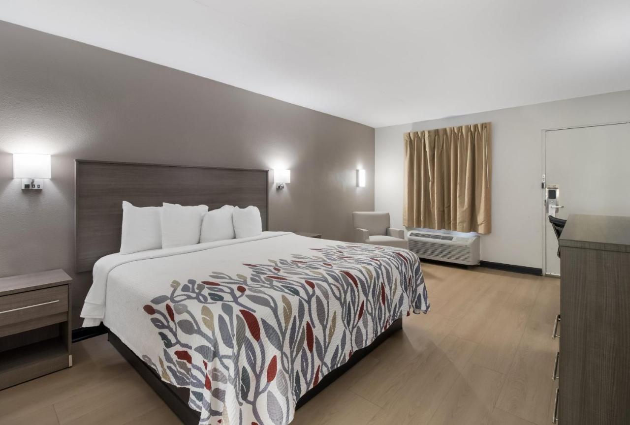 Red Roof Inn & Suites Jackson, Tn Bagian luar foto