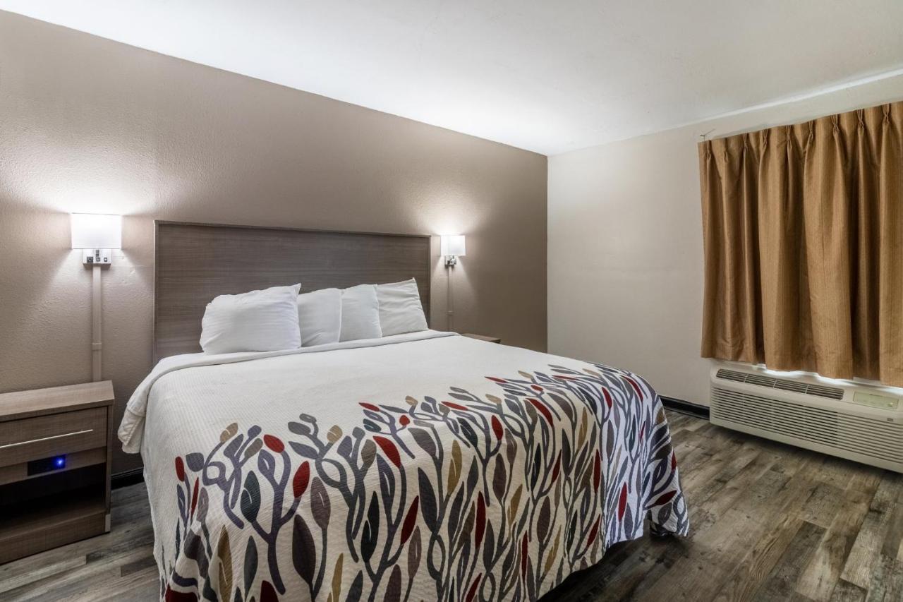 Red Roof Inn & Suites Jackson, Tn Bagian luar foto