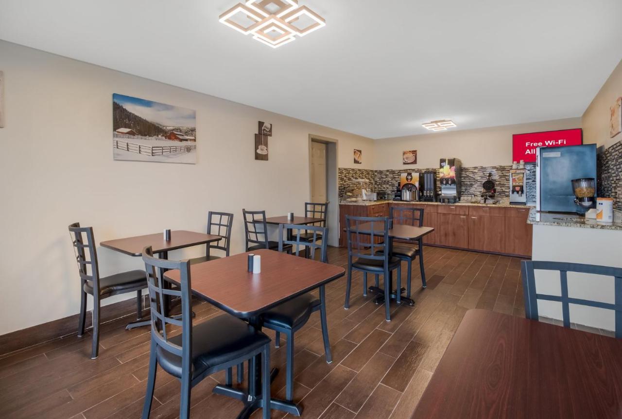 Red Roof Inn & Suites Jackson, Tn Bagian luar foto