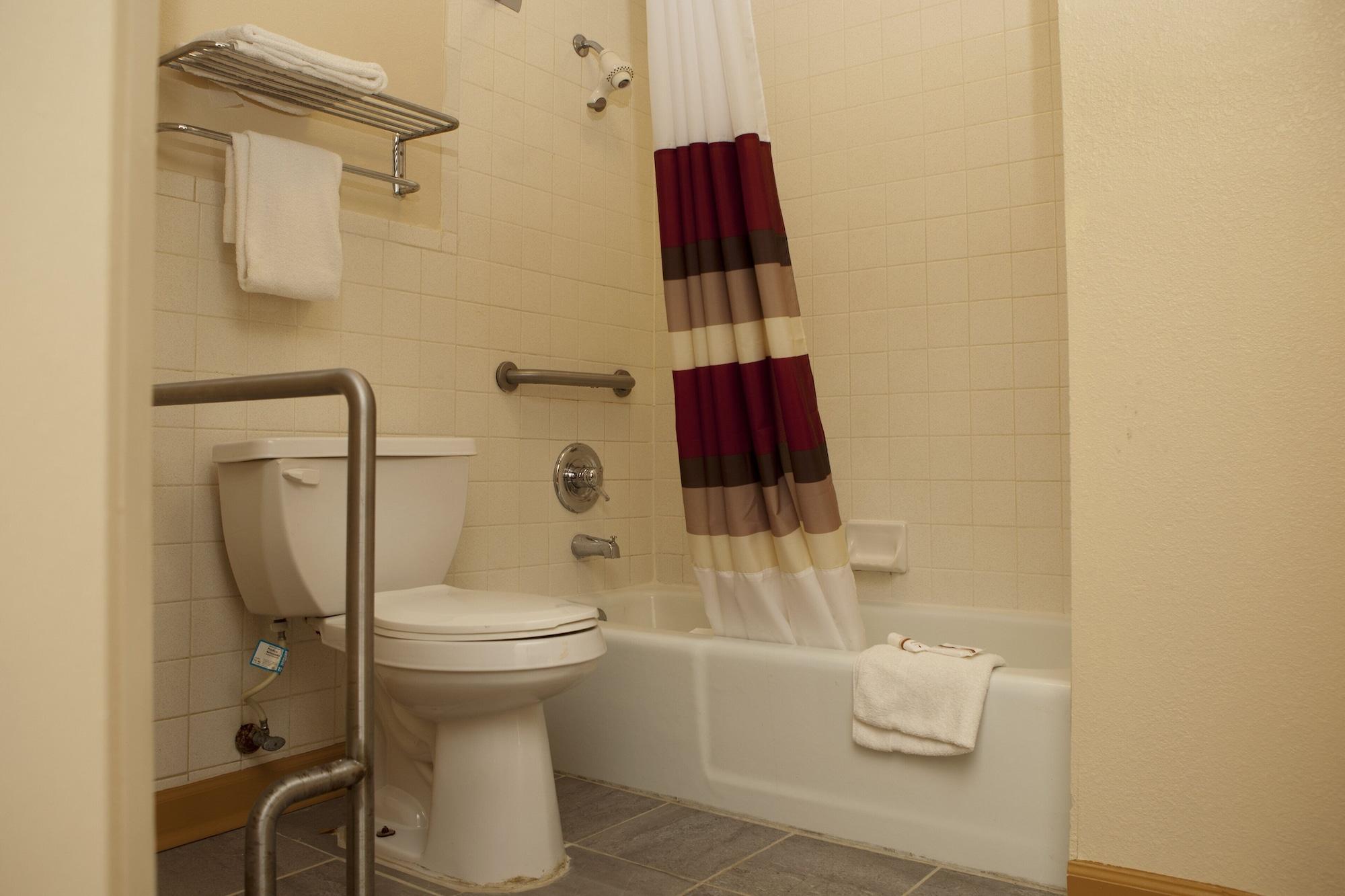 Red Roof Inn & Suites Jackson, Tn Bagian luar foto