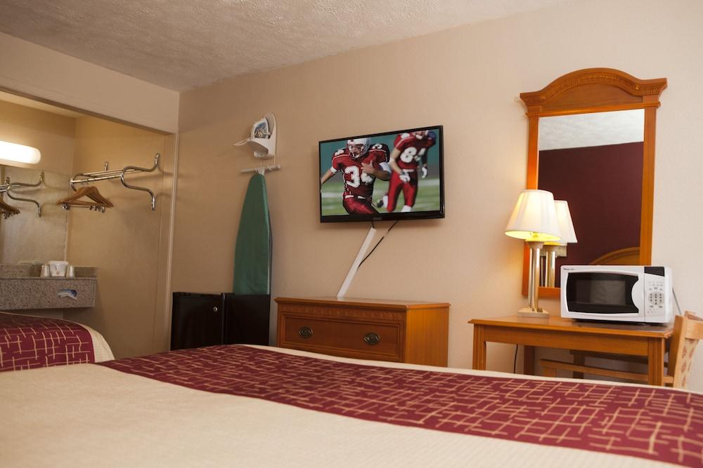 Red Roof Inn & Suites Jackson, Tn Bagian luar foto